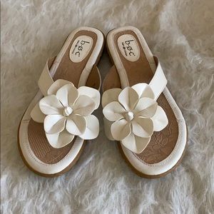 boc size 9M flip flops in really good condition.